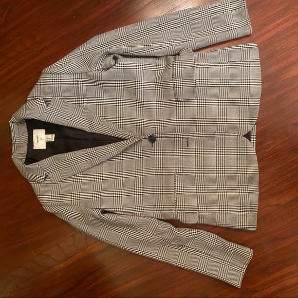 Blazer - Picture 1 of 1